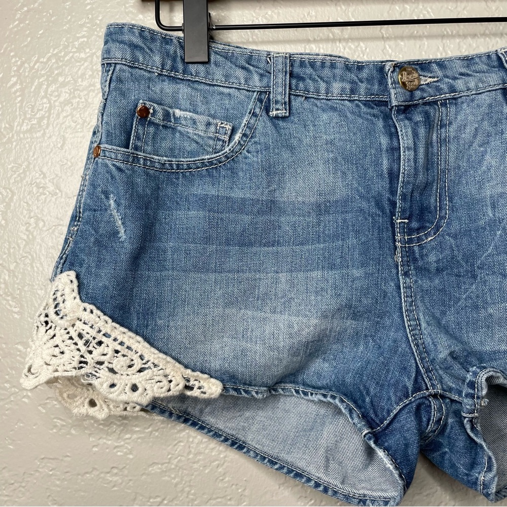 Zara Trafaluc Premium Wash Women's Lace Trimmed Blue Denim Shorts - Picture 4 of 8